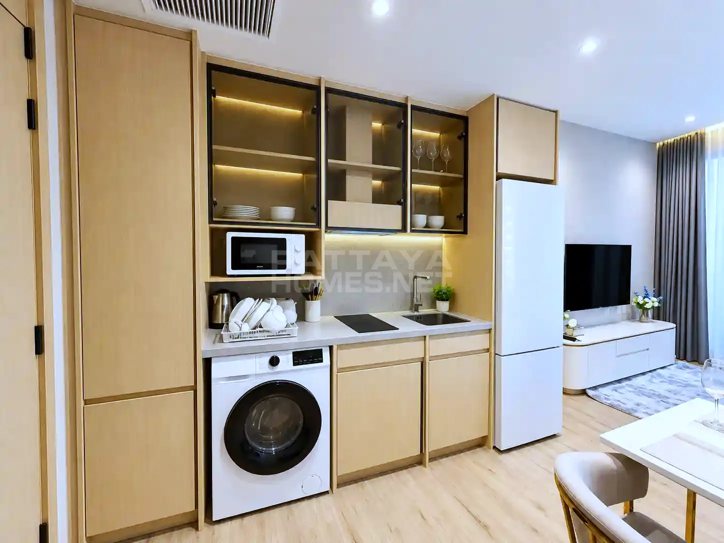 คอนโด 1 ห้องนอน ให้เช่าที่ Arom Wongamat – 11