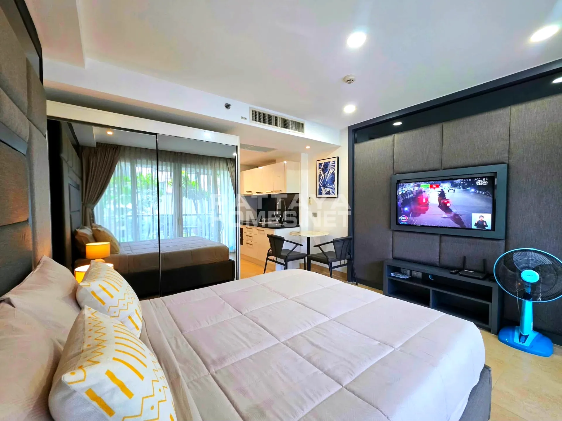 Centara Avenue Residence