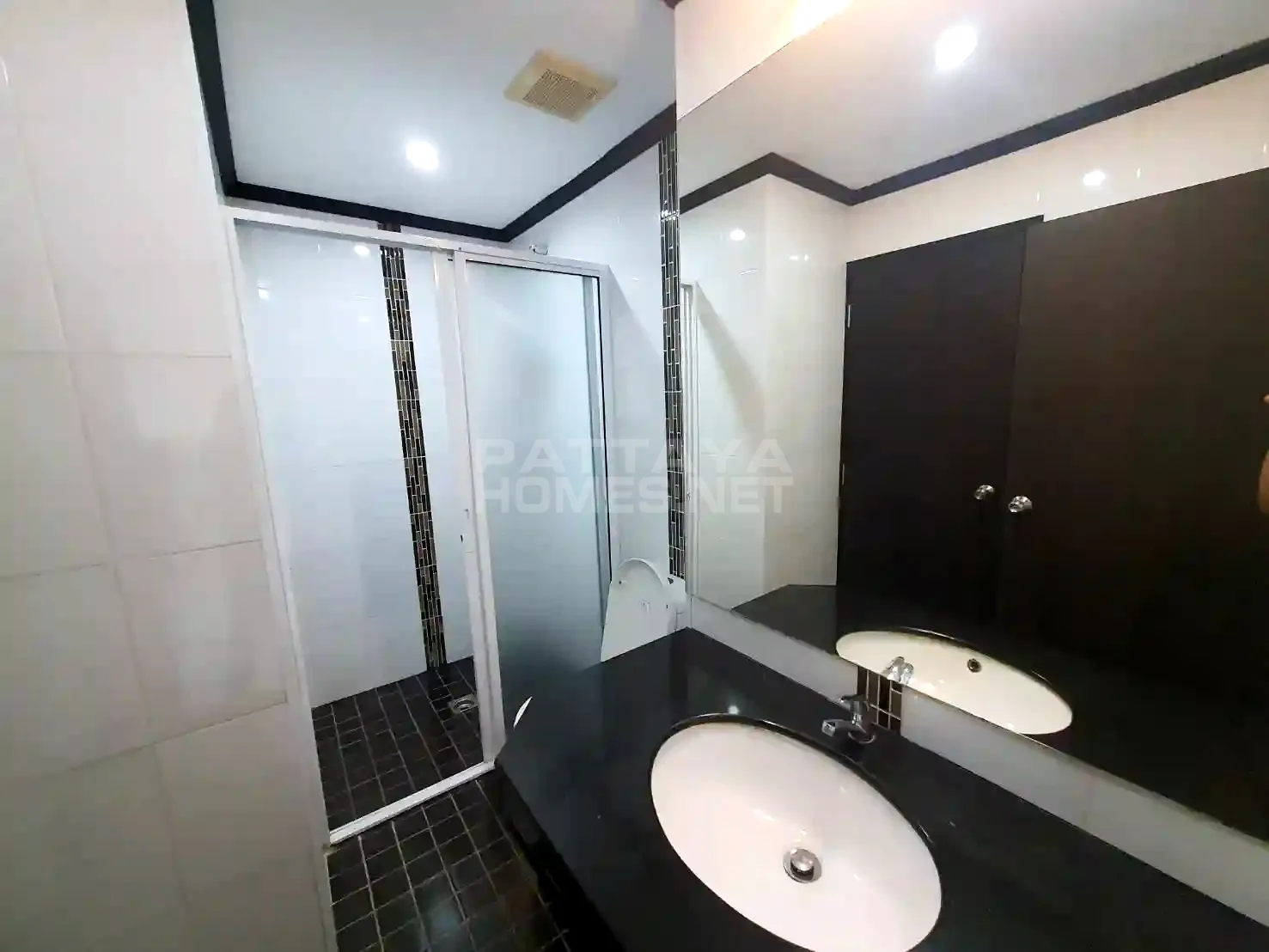 1-bedroom condo for rent in Siam Oriental Garden 1 – 8