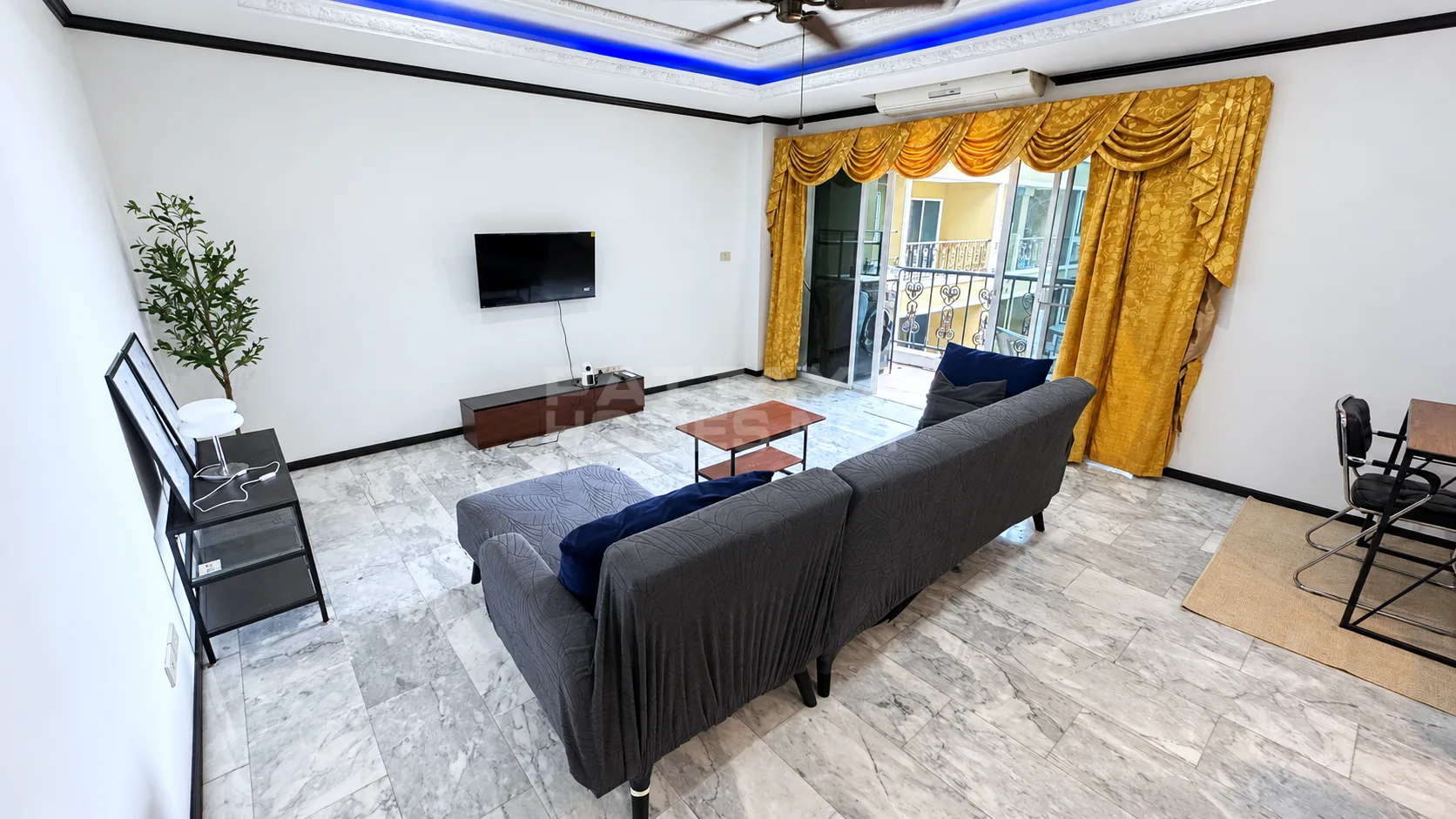 2-bedroom condo for rent in Siam Oriental condos Twins – 2