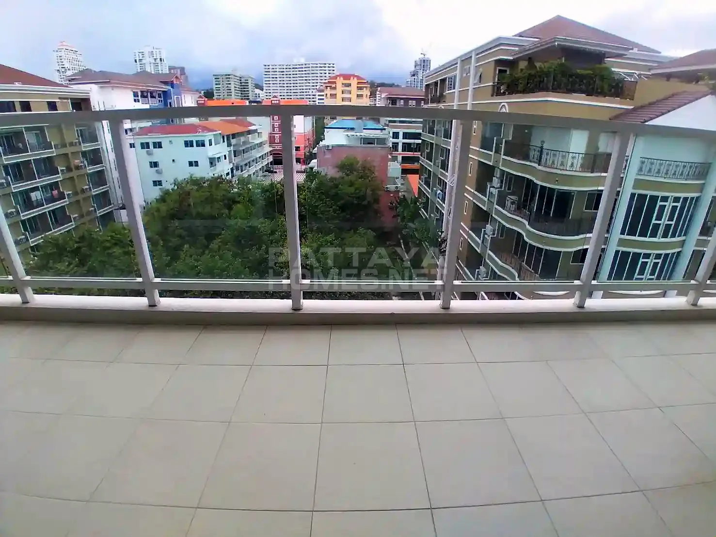 1-bedroom condo for rent in Siam Oriental Garden 1 – 9
