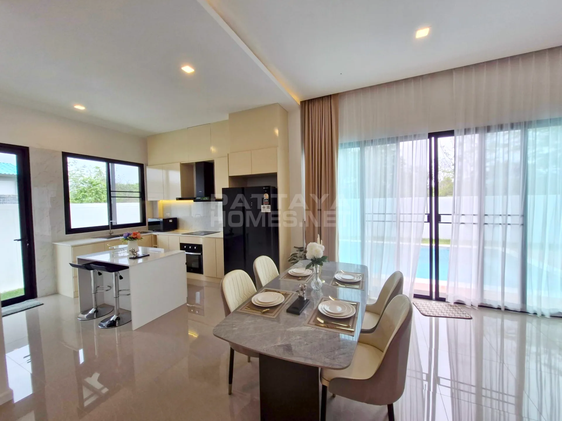 4-bedroom condo for sale in Detached House near Regent's International School – 11