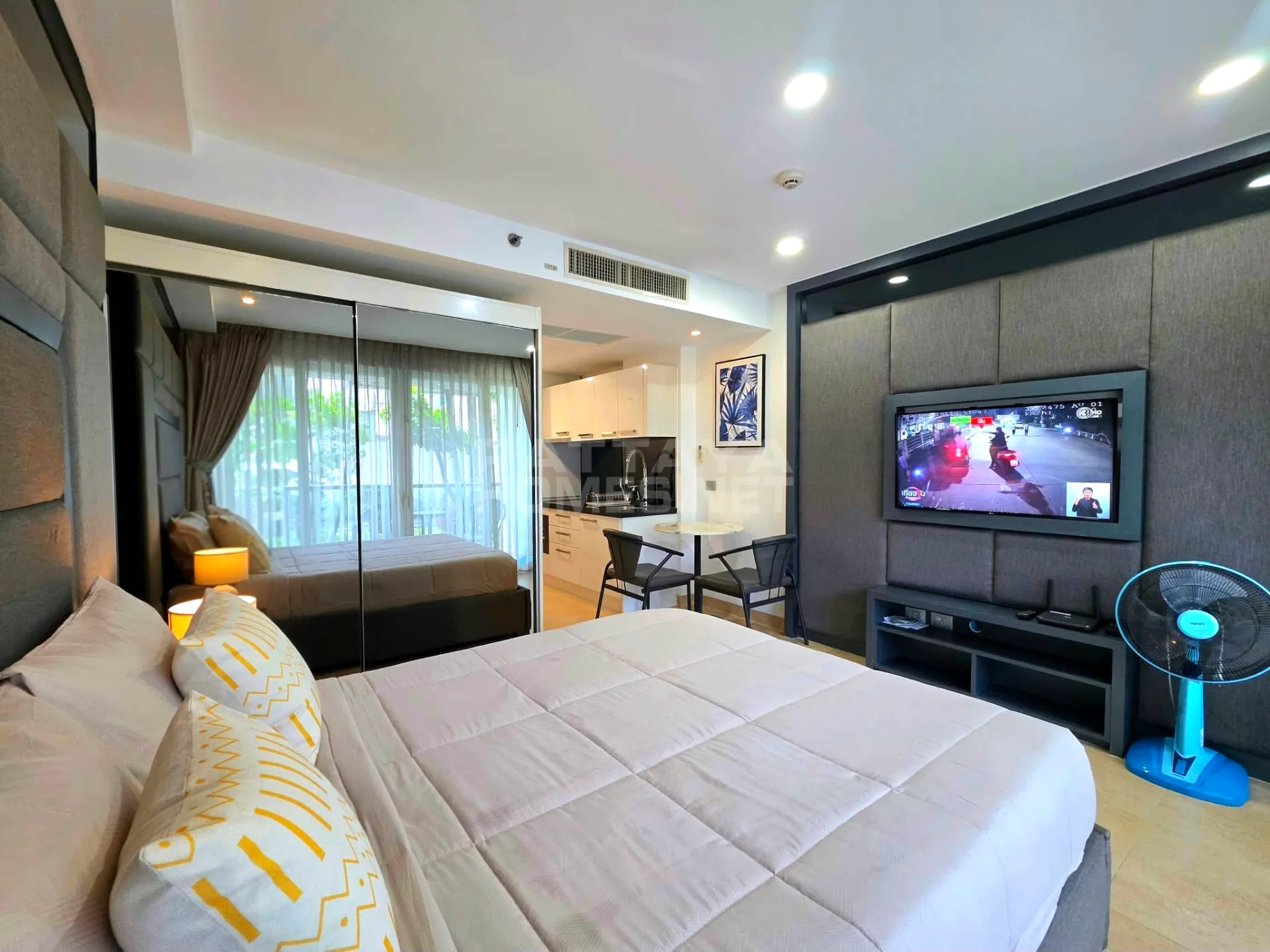 Centara Avenue Residence