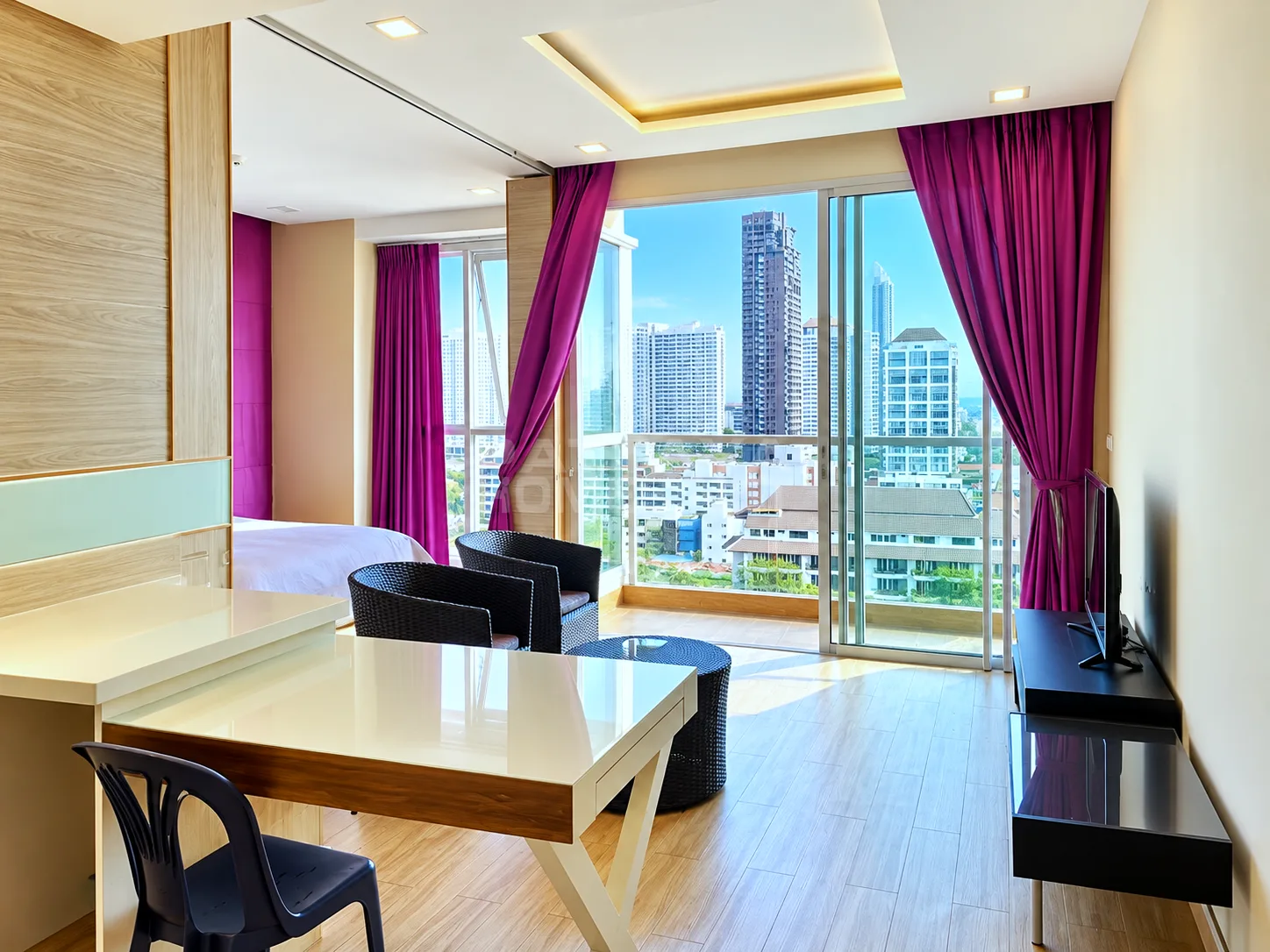 Cetus Beachfront Pattaya – 1