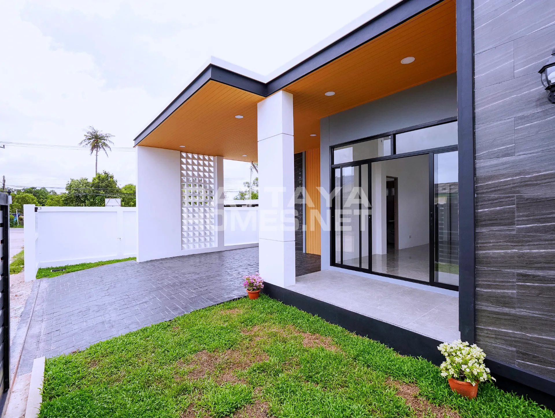 House for sale in Detached House 3bed, 2bath, 2 parking space – 10